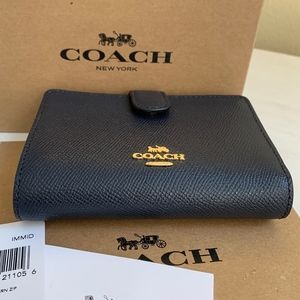 ❤️✨Host Pick🌟✨COACH Medium Corner Zip Wallet
